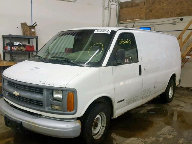 1GCFG15W521236343 - 2002 CHEVROLET EXPRESS G1 WHITE photo 2