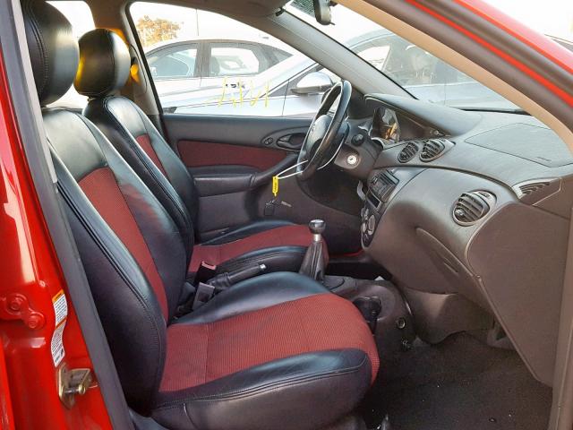 3FAHP30564R115922 - 2004 FORD FOCUS ZX5 RED photo 5