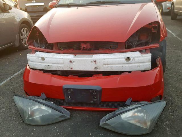 3FAHP30564R115922 - 2004 FORD FOCUS ZX5 RED photo 9