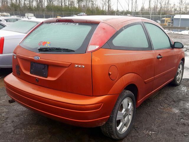 3FAFP31N55R126529 - 2005 FORD FOCUS ZX3 ORANGE photo 4