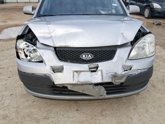 KNADE223296575732 - 2009 KIA RIO BASE SILVER photo 9