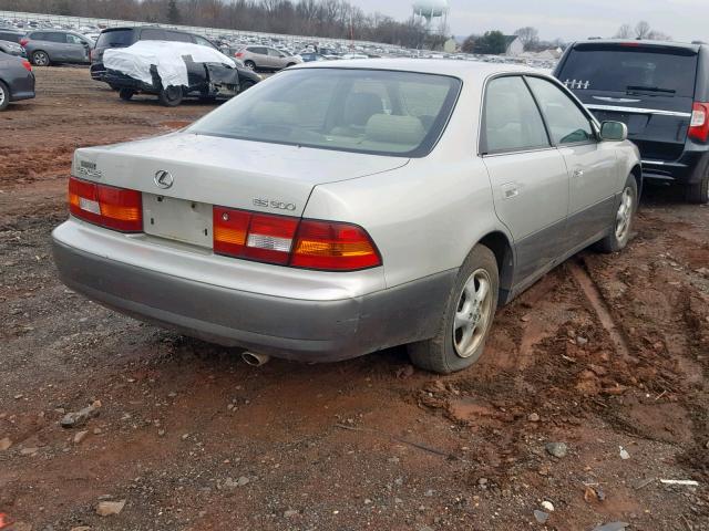 JT8BF28G2W0098203 - 1998 LEXUS ES 300 GRAY photo 4