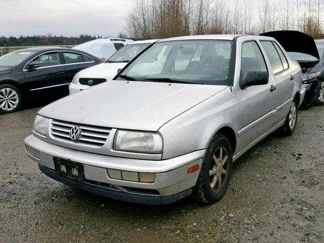 3VWSB81H0WM203754 - 1998 VOLKSWAGEN JETTA GLS SILVER photo 2