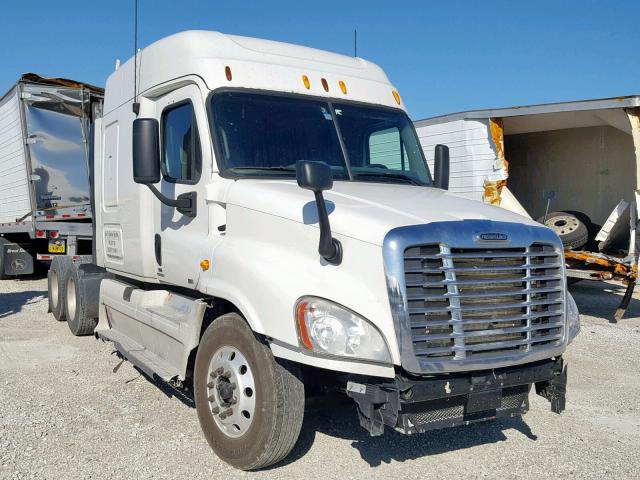 1FUJGLDR9CSBH1212 - 2012 FREIGHTLINER CASCADIA 1 WHITE photo 1