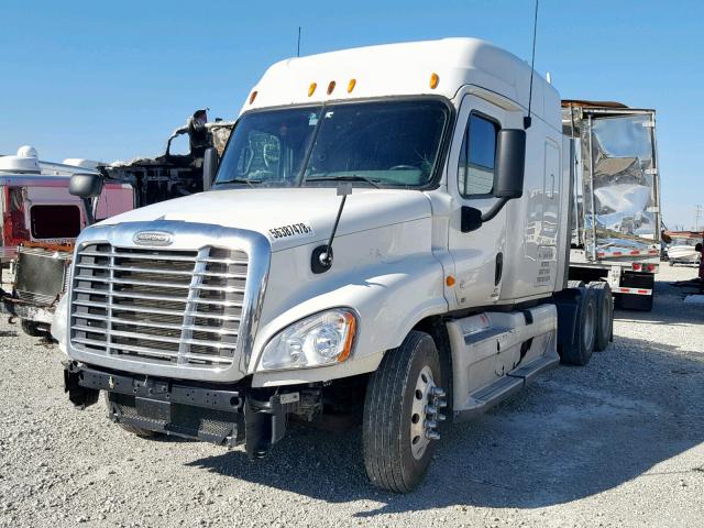 1FUJGLDR9CSBH1212 - 2012 FREIGHTLINER CASCADIA 1 WHITE photo 2