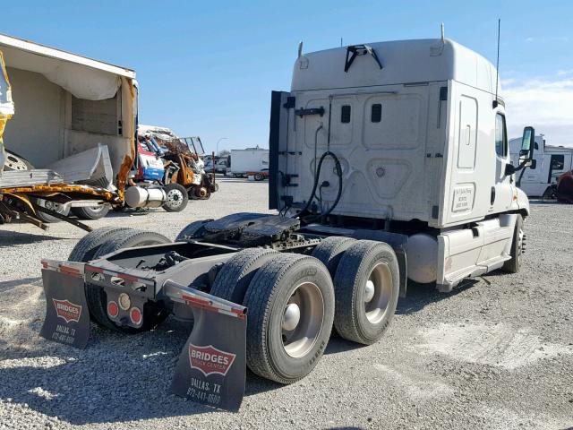 1FUJGLDR9CSBH1212 - 2012 FREIGHTLINER CASCADIA 1 WHITE photo 4