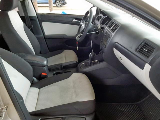 3VW2K7AJ5FM256141 - 2015 VOLKSWAGEN JETTA BASE 金色 照片 5