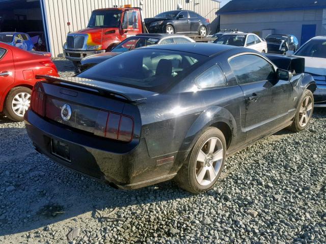 1ZVFT82H365215478 - 2006 FORD MUSTANG GT BLACK photo 4