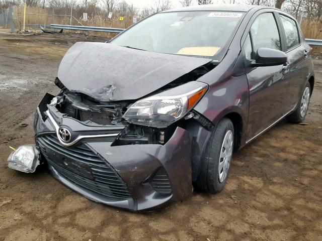 VNKKTUD36HA075603 - 2017 TOYOTA YARIS L GRAY photo 2