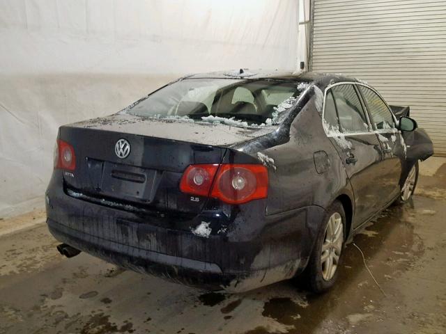 3VWEF71K07M183207 - 2007 VOLKSWAGEN JETTA WOLF BLACK photo 4