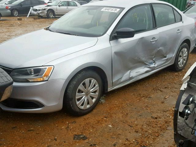 3VW1K7AJ5DM286166 - 2013 VOLKSWAGEN JETTA BASE Արծաթագույն լուսանկար 2