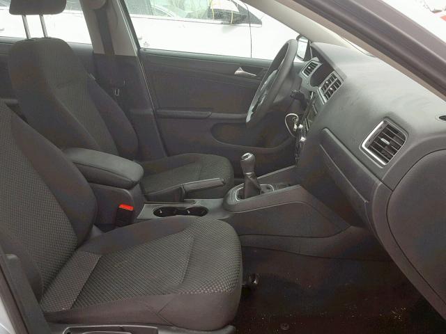 3VW1K7AJ5DM286166 - 2013 VOLKSWAGEN JETTA BASE Արծաթագույն լուսանկար 5