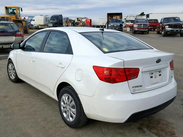 KNAFU4A22B5448538 - 2011 KIA FORTE EX WHITE photo 3