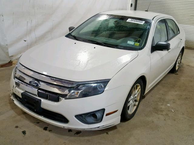 3FAHP0GA8CR117607 - 2012 FORD FUSION S WHITE photo 1