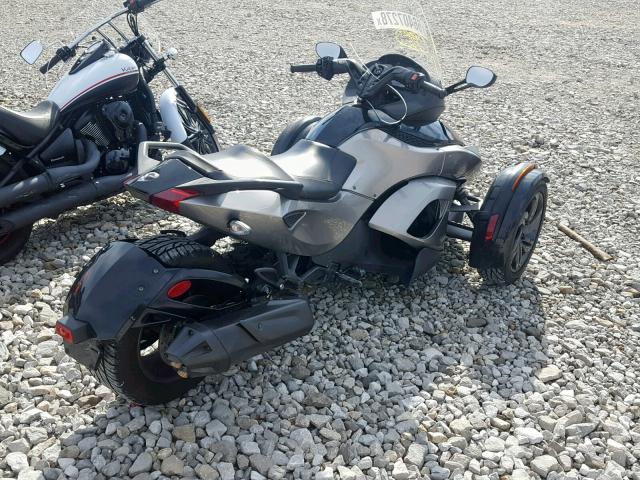 2BXNAAC14DV000129 - 2013 CAN-AM SPYDER ROA SILVER photo 4