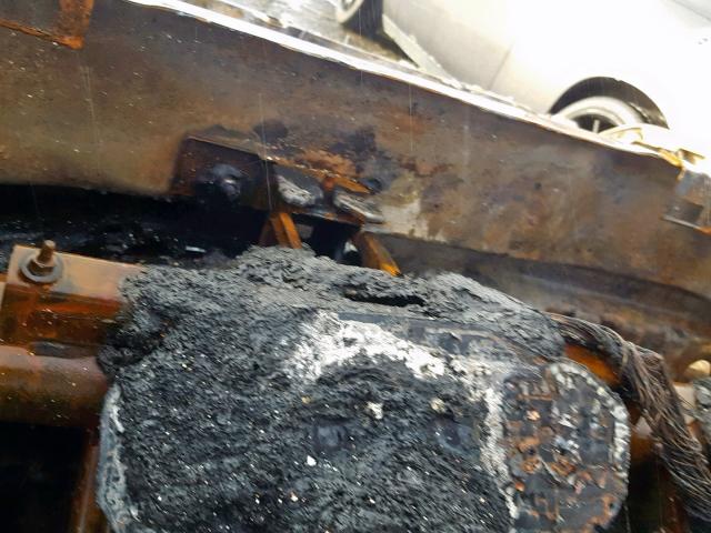 1GCGTCEN2H1271241 - 2017 CHEVROLET COLORADO L WHITE photo 8