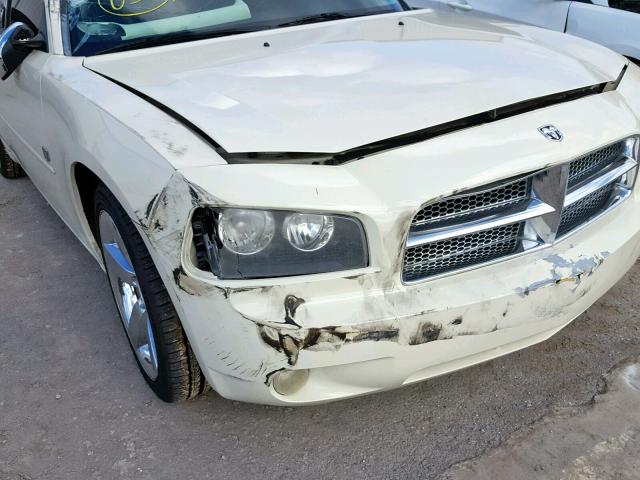 2B3KA33G18H336636 - 2008 DODGE CHARGER SX WHITE photo 9