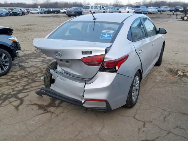 3KPC24A38JE031237 - 2018 HYUNDAI ACCENT SE SILVER photo 4