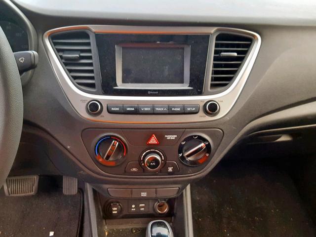 3KPC24A38JE031237 - 2018 HYUNDAI ACCENT SE SILVER photo 9