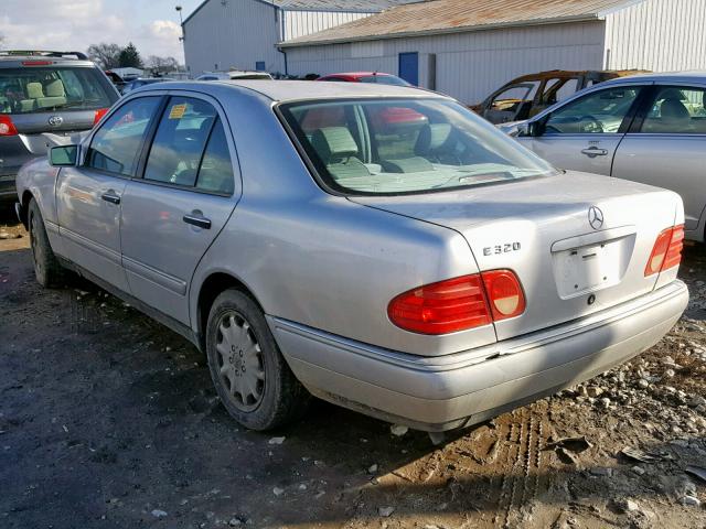 WDBJF65H9XA905327 - 1999 MERCEDES-BENZ E 320 SILVER photo 3