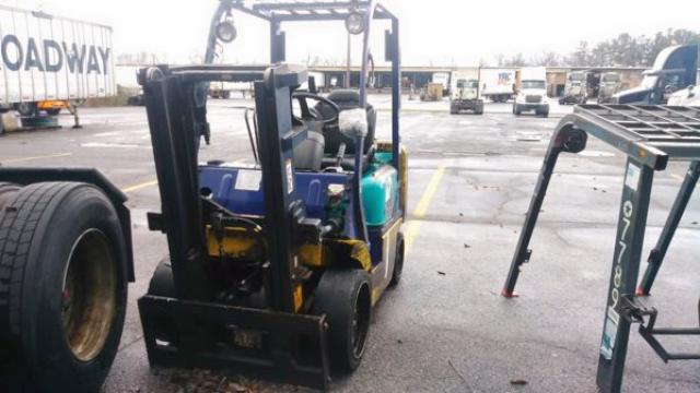 559233A - 2002 KMTS FORKLIFT UNKNOWN - NOT OK FOR INV. photo 1