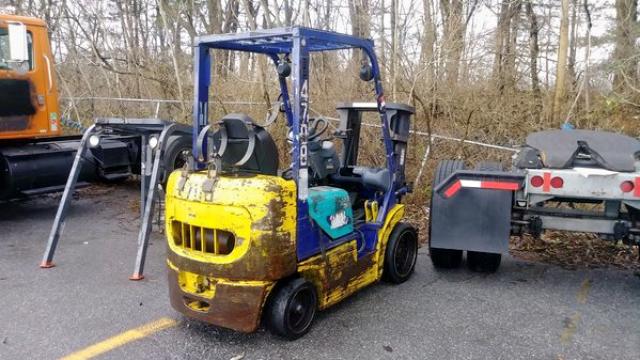 559233A - 2002 KMTS FORKLIFT UNKNOWN - NOT OK FOR INV. photo 2