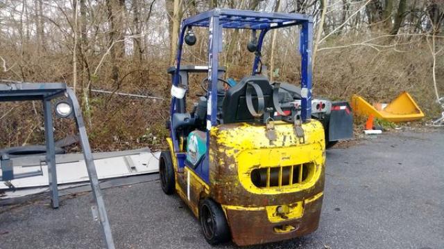 559233A - 2002 KMTS FORKLIFT UNKNOWN - NOT OK FOR INV. photo 3