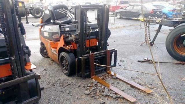 7FGCU2573862 - 2002 TOYOTA FORKLIFT UNKNOWN - NOT OK FOR INV. photo 1