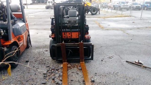 7FGCU2573862 - 2002 TOYOTA FORKLIFT UNKNOWN - NOT OK FOR INV. photo 5