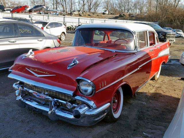 VC57B231130 - 1957 CHEVROLET BEL AIR RED photo 2