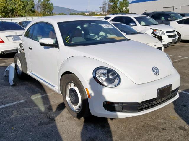 3VWF17AT1FM653609 - 2015 VOLKSWAGEN BEETLE 1.8 WHITE photo 1