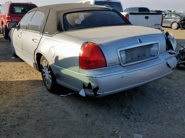 1LNHM82W13Y667359 - 2003 LINCOLN TOWN CAR S GRAY photo 3