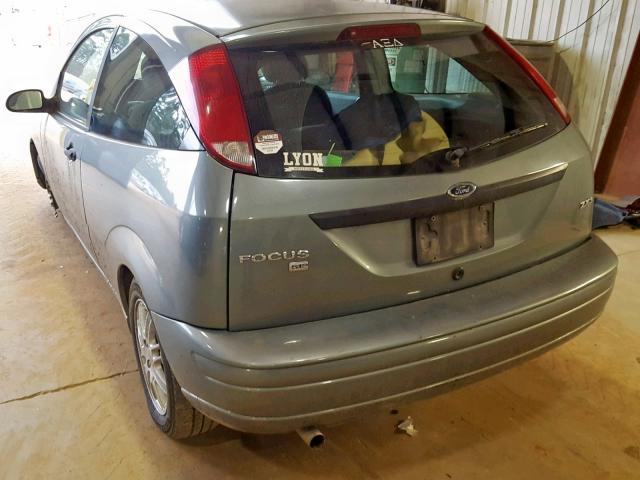 3FAHP31N75R124970 - 2005 FORD FOCUS ZX3 GRAY photo 3