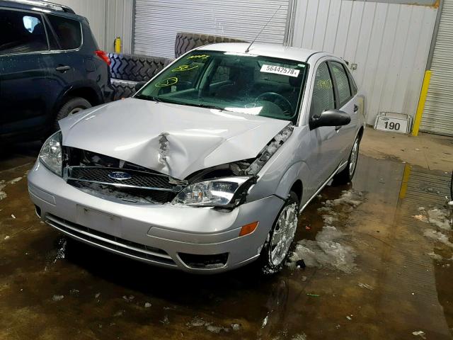 1FAFP34N87W324470 - 2007 FORD FOCUS ZX4 SILVER photo 2