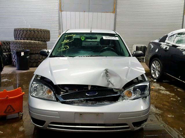 1FAFP34N87W324470 - 2007 FORD FOCUS ZX4 SILVER photo 9