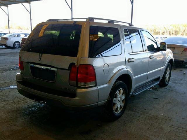 5LMEU88H34ZJ17875 - 2004 LINCOLN AVIATOR 银色 照片 4