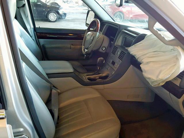 5LMEU88H34ZJ17875 - 2004 LINCOLN AVIATOR 银色 照片 5