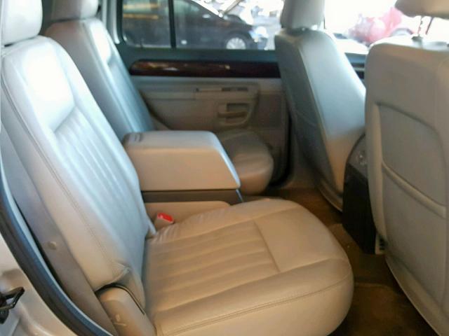 5LMEU88H34ZJ17875 - 2004 LINCOLN AVIATOR 银色 照片 6