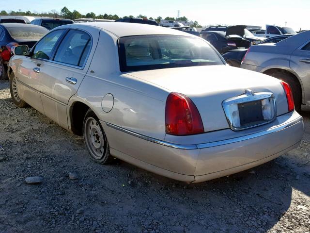 1LNHM83W32Y637857 - 2002 LINCOLN TOWN CAR C BEIGE photo 3