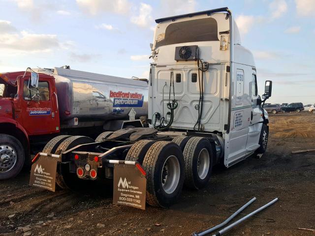 3AKJGLD59FSFZ5686 - 2015 FREIGHTLINER CASCADIA 1 WHITE photo 4