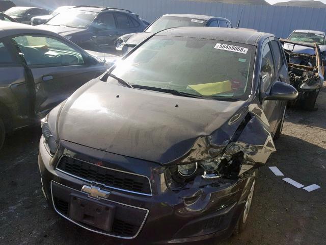 1G1JA6SG8D4242251 - 2013 CHEVROLET SONIC LS 棕色 照片 2