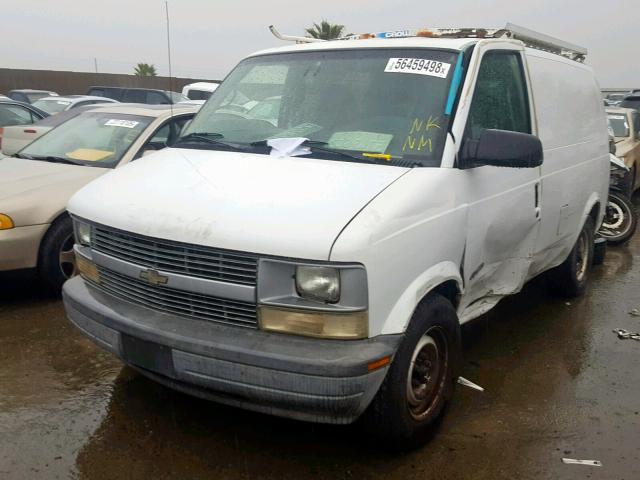 1GCDM19W3YB150820 - 2000 CHEVROLET ASTRO WHITE photo 2