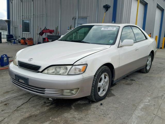 JT8BF22G1V0030353 - 1997 LEXUS ES 300 WHITE photo 2