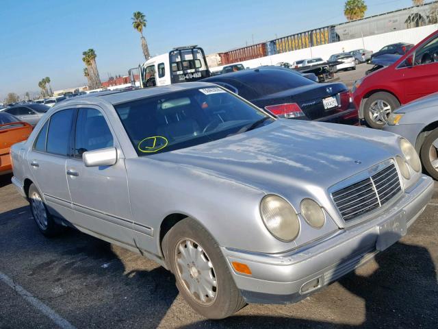 WDBJF65FXWA674631 - 1998 MERCEDES-BENZ E 320 SILVER photo 1