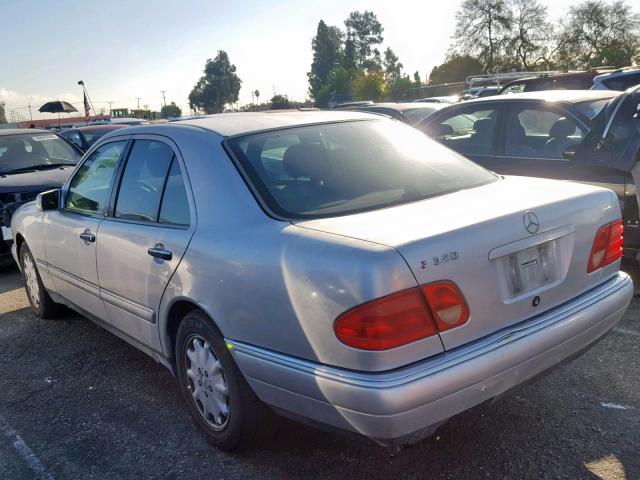 WDBJF65FXWA674631 - 1998 MERCEDES-BENZ E 320 SILVER photo 3