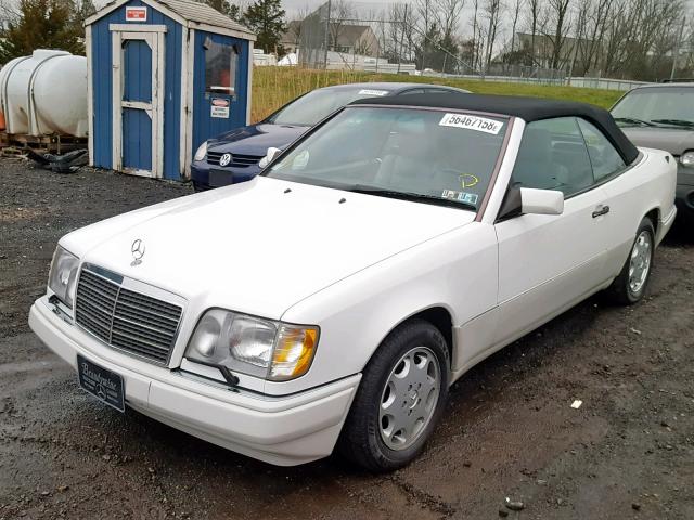 WDBEA66E5RC104390 - 1994 MERCEDES-BENZ E 320 WHITE photo 2