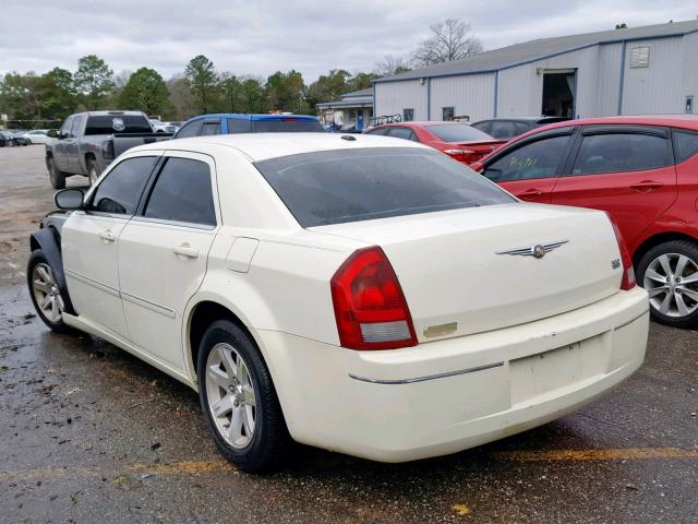 2C3KA53G27H858995 - 2007 CHRYSLER 300 TOURIN WHITE photo 3