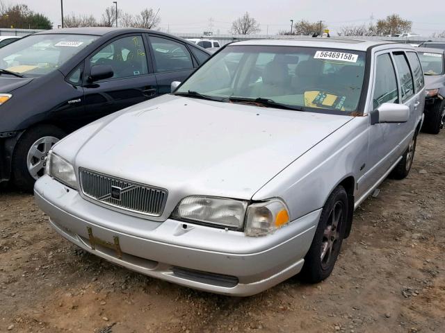 YV1LW5674W2527009 - 1998 VOLVO V70 GLT SILVER photo 2