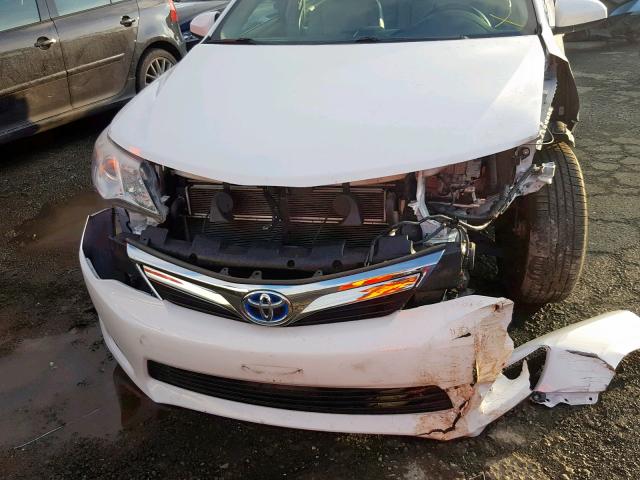 4T1BD1FK0DU080325 - 2013 TOYOTA CAMRY HYBR WHITE photo 9