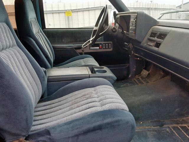 2GTFC29K3P1551443 - 1993 GMC SIERRA C25 BLUE photo 5